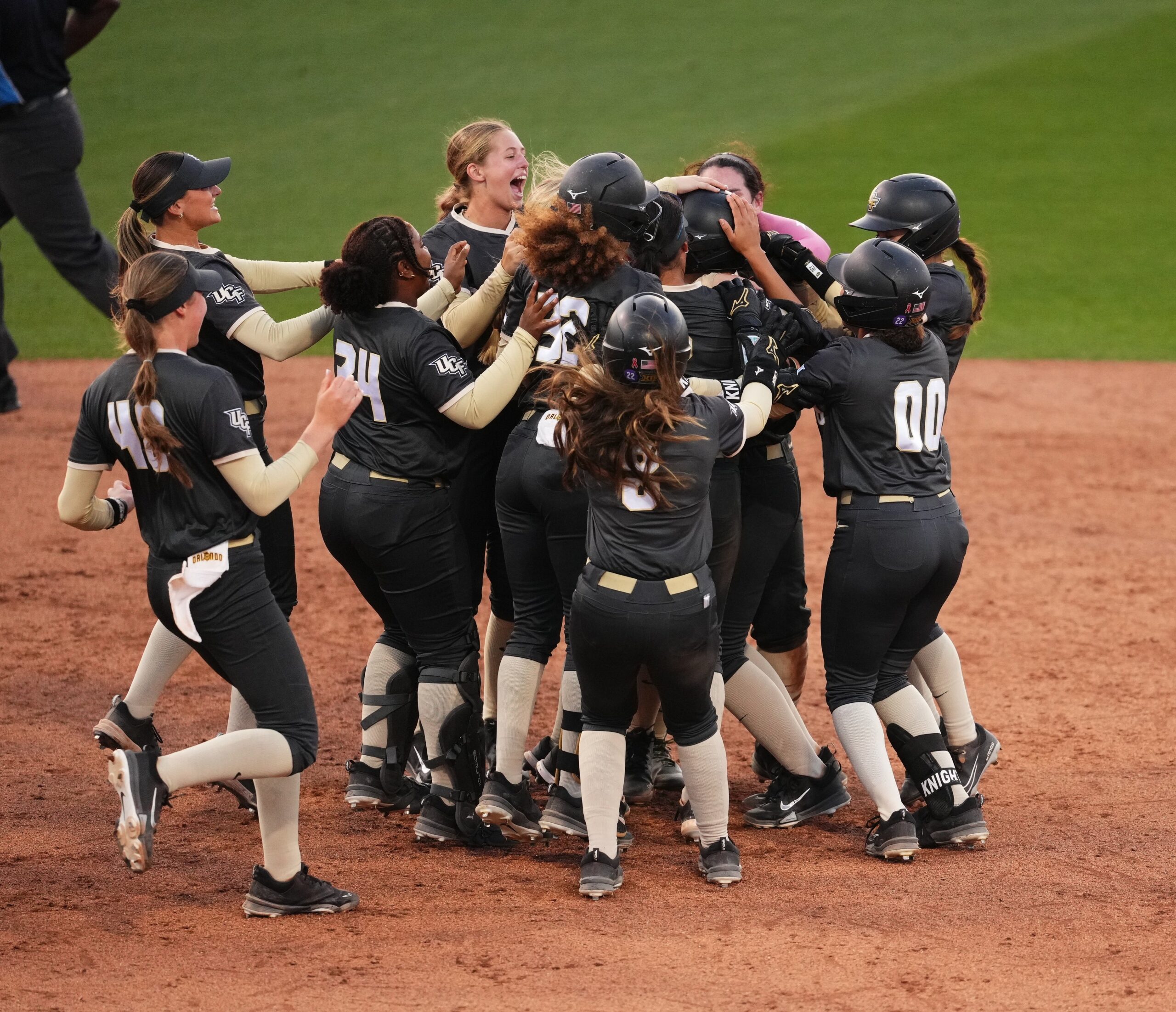 No. 22 UCF softball defeats FGCU in narrow 3-2 walk-off win